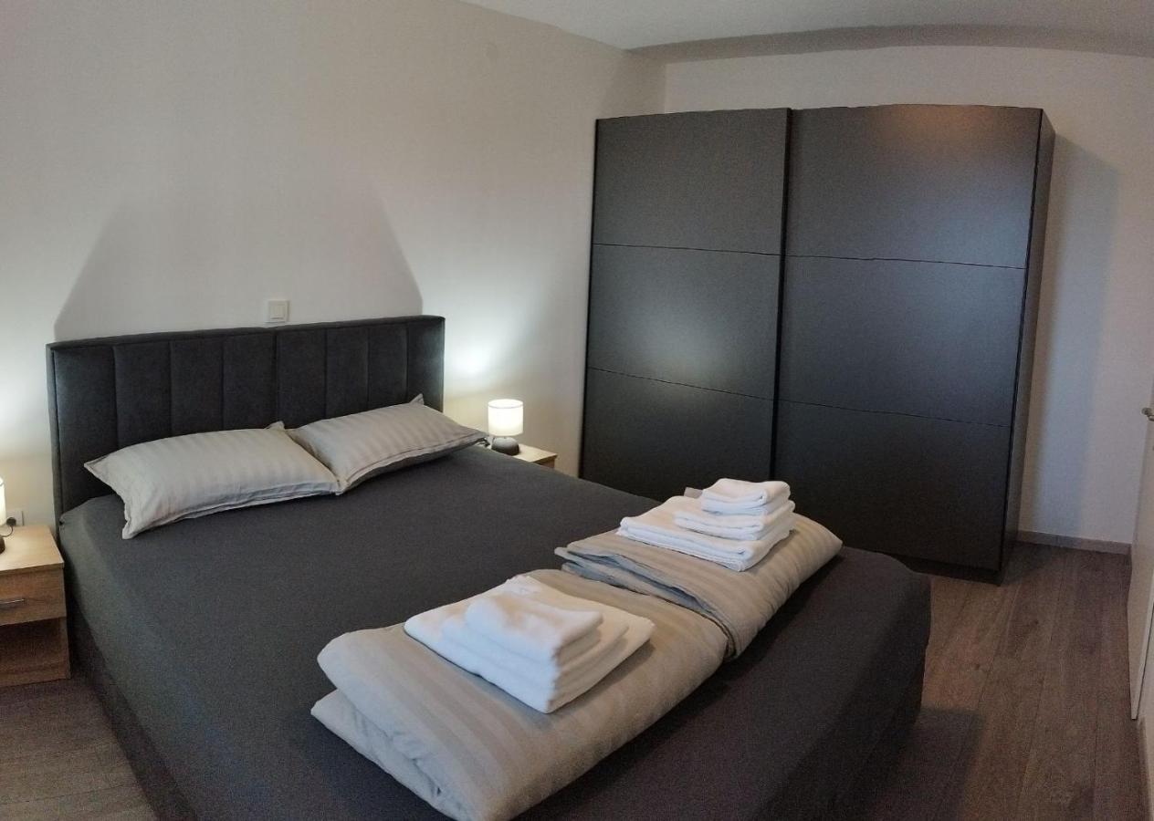 Apartment Luka Pula Eksteriør billede